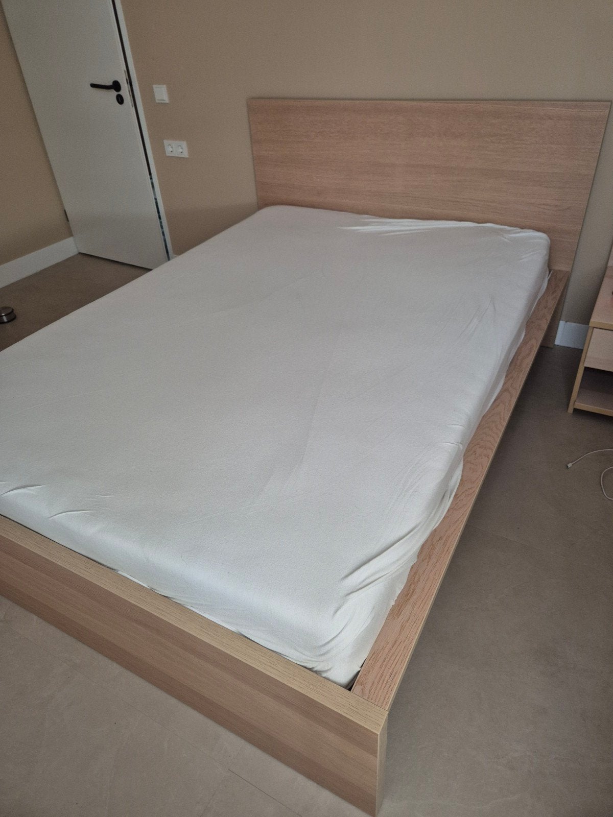 Ikea bedframe met lattenbodems - 140x200 cm, Ophalen, Overige materialen, Bruin, Tweepersoons
