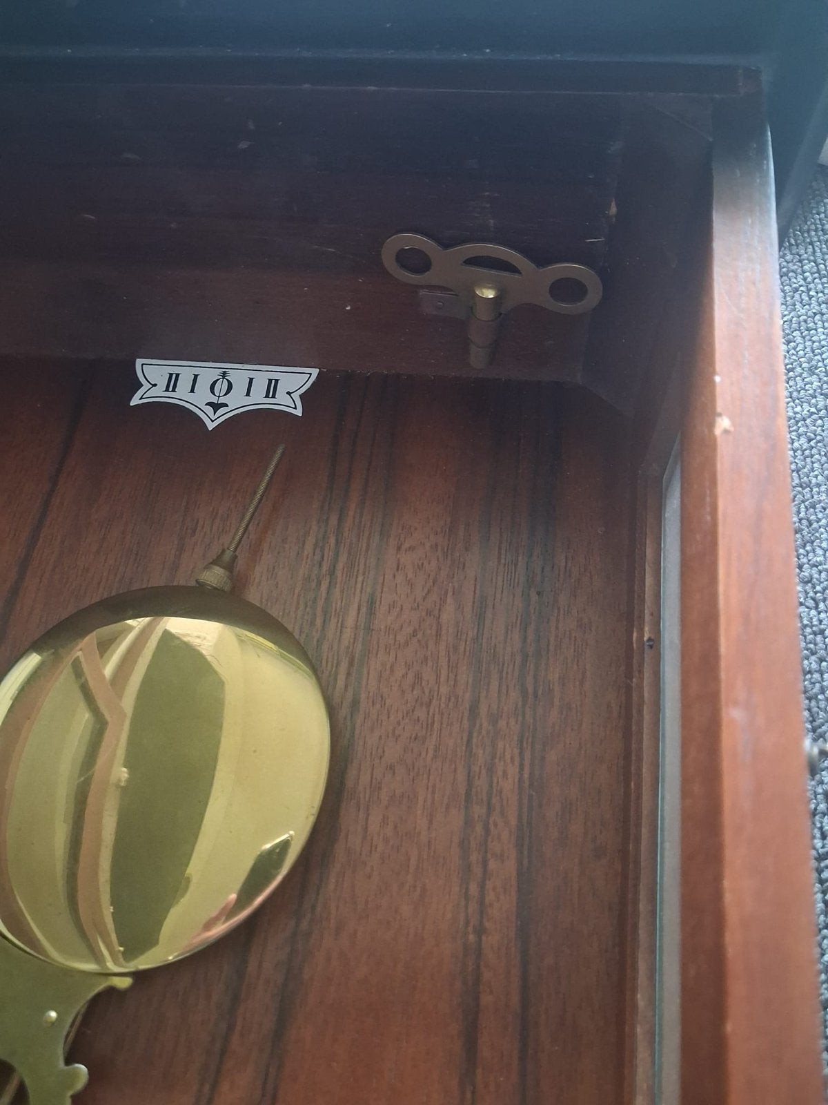 Antieke Commodoor wandklok met slinger en sleutel, Ophalen