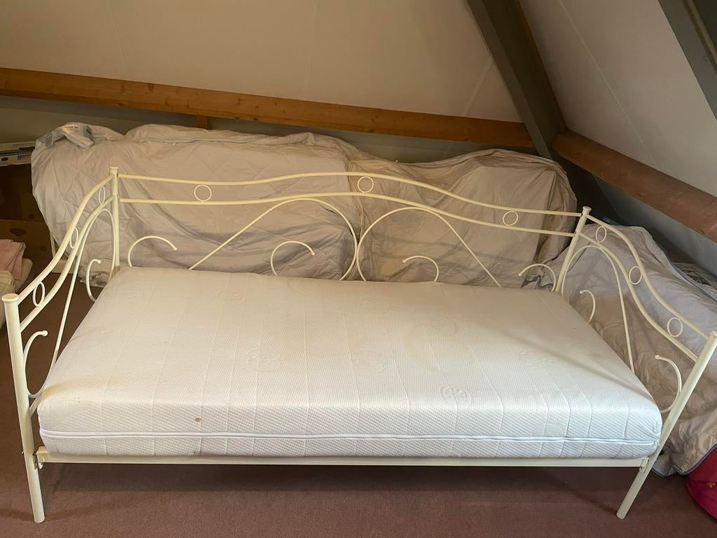 Wit meisjesbed, Ophalen, 90 cm, Eenpersoons, Wit