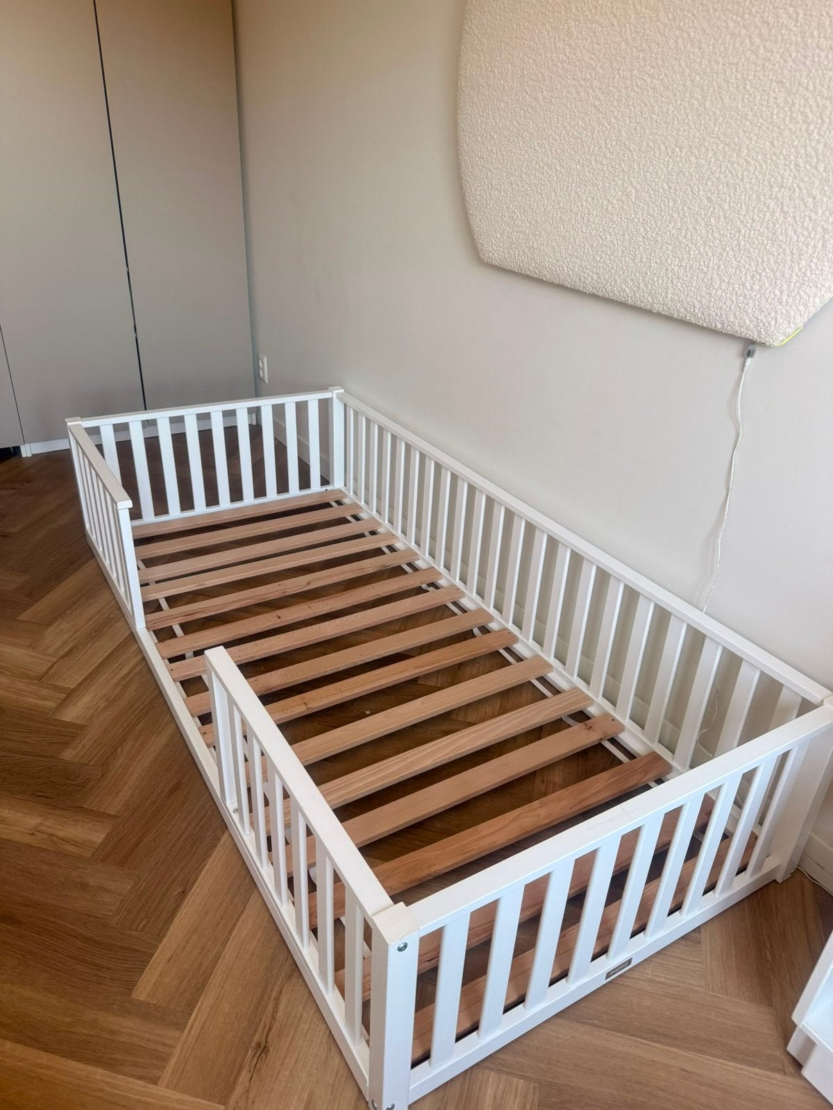 Prachtig Bopita Montessori vloerbed eenpersoonsbed kinderbed, Ophalen, 85 tot 100 cm, Zo goed als nieuw, Matras