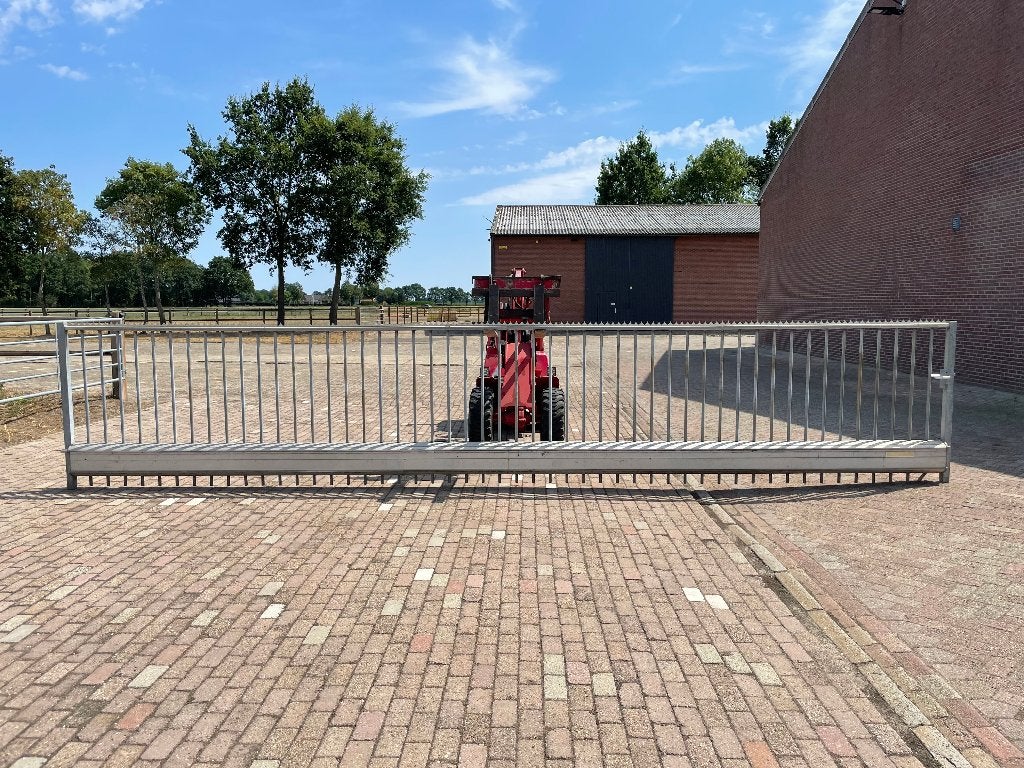 Heras vrijdragende schuifpoort, Ophalen, Gebruikt, IJzer, Spijlenhekwerk