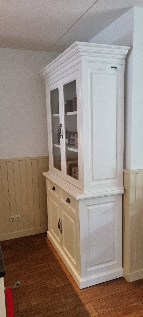 Witte vitrinekast van XO Interiors, Ophalen, Gebruikt, 100 tot 150 cm, 200 cm of meer