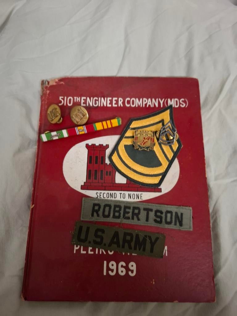 Vietnam Oorlog Boek 510th Engineer Company SFC Robertson, Verzamelen, Militaria | Algemeen, Ophalen of Verzenden