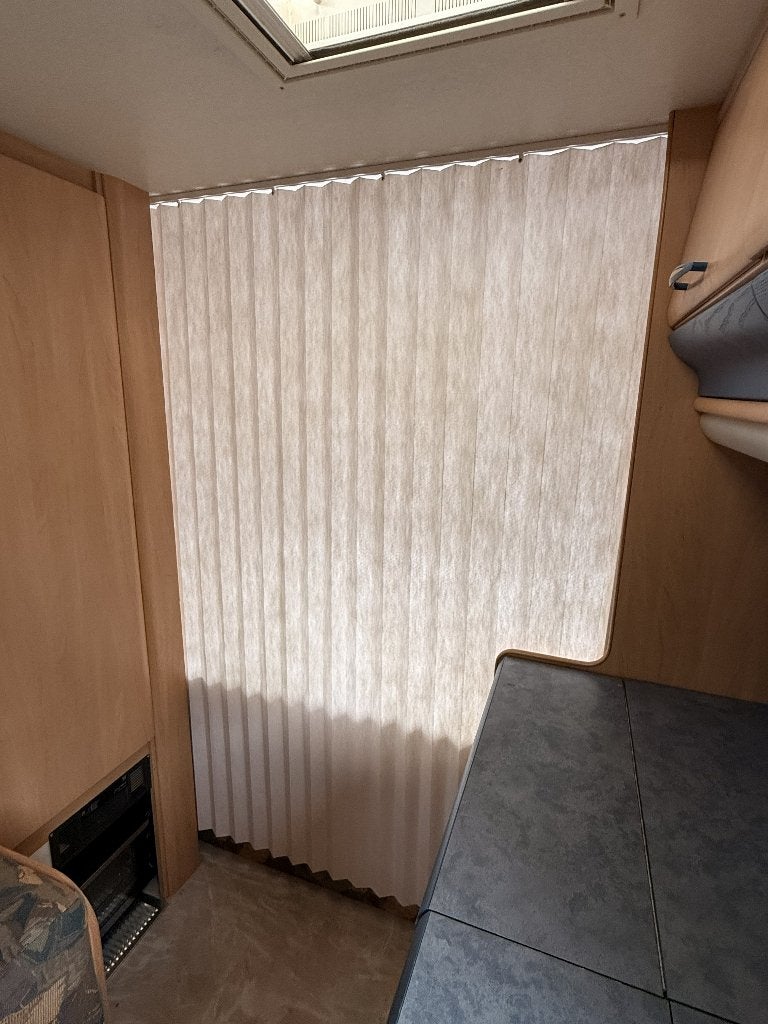 Foto 14 van Hobby 400 SF De luxe (1997) | Tempo 100 | Vochtvrij
