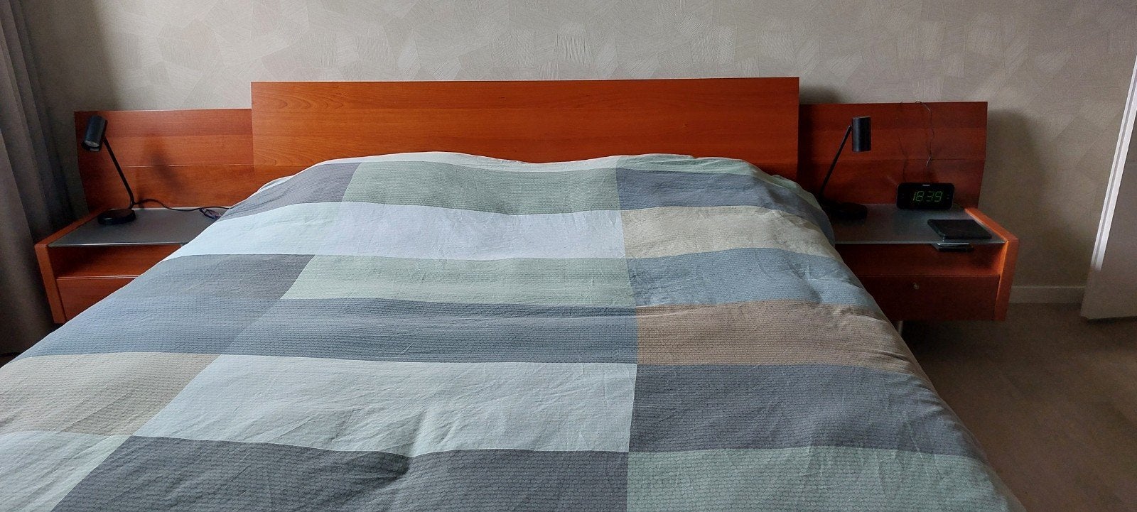 Kersenhouten bed met bijpassende nachtkastjes, Ophalen, Gebruikt, Tweepersoons