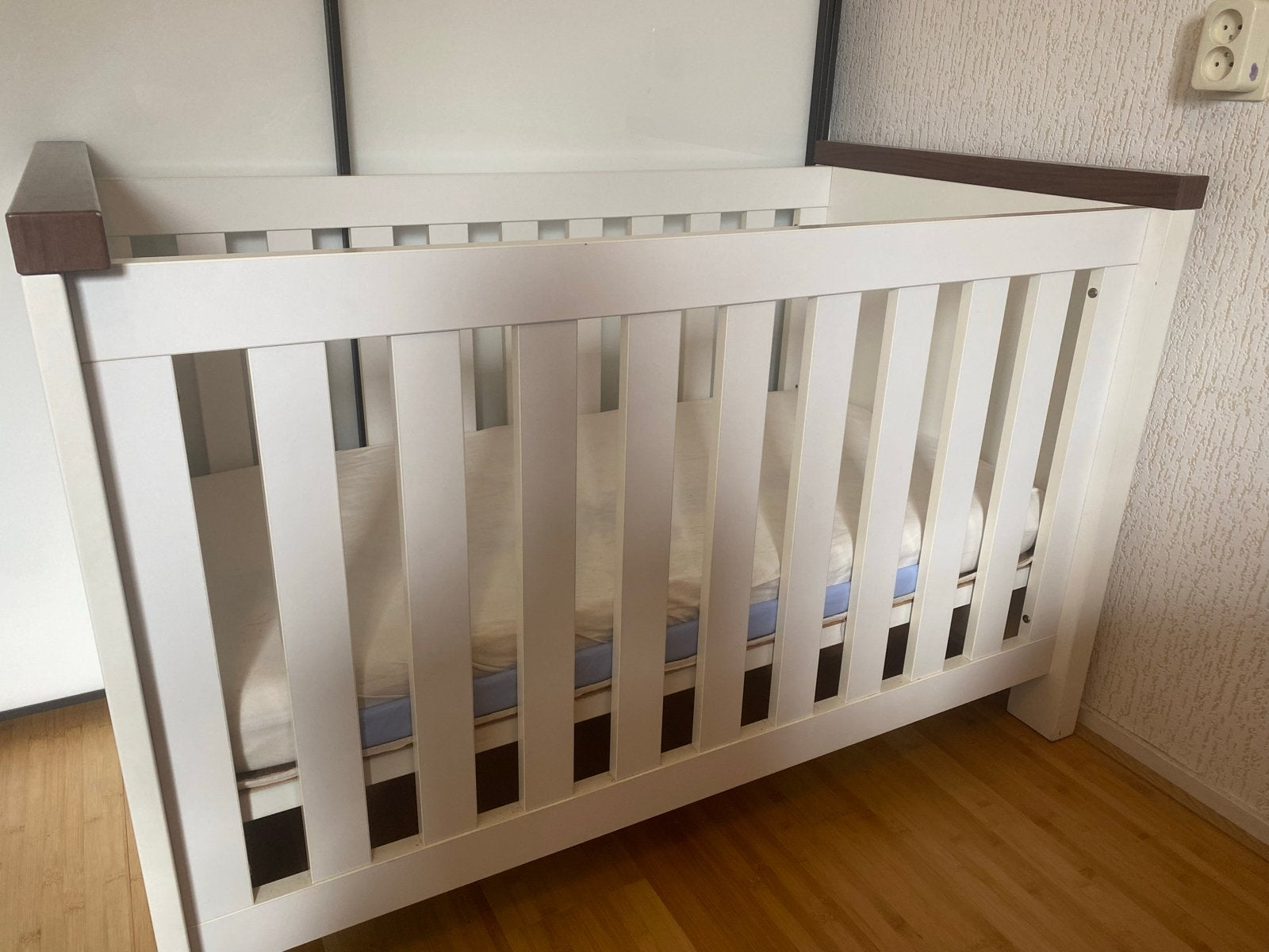 Wit babybedje met matras, Ophalen, Gebruikt, 70 tot 85 cm, 140 tot 160 cm