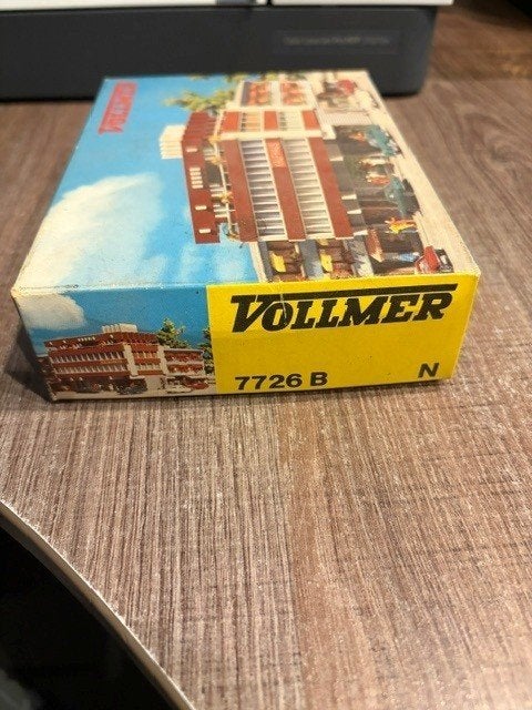 Vollmer 7726B - Kaufhaus, Gelijkstroom of Wisselstroom, Brug, Tunnel of Gebouw, Nieuw, Ophalen