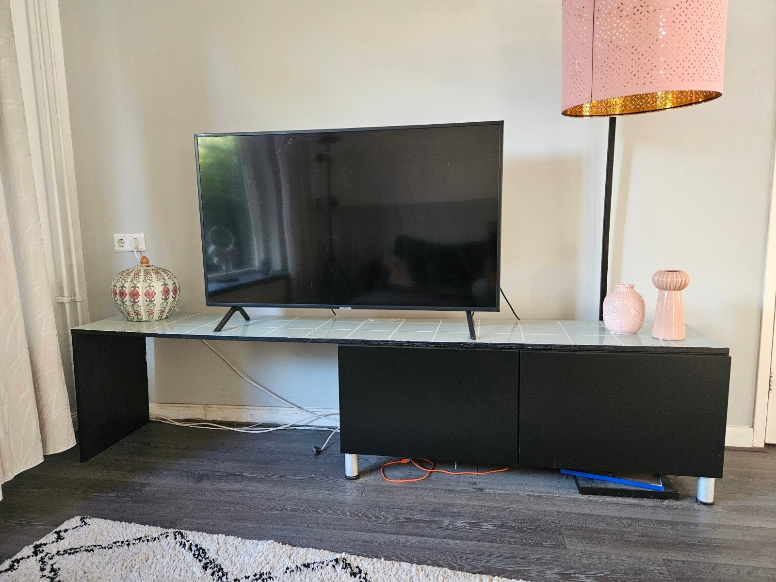 Gratis af te halen: Zelfgemaakt IKEA tv-meubel (tegellook), Ophalen, Overige materialen, Gebruikt, 200 cm of meer