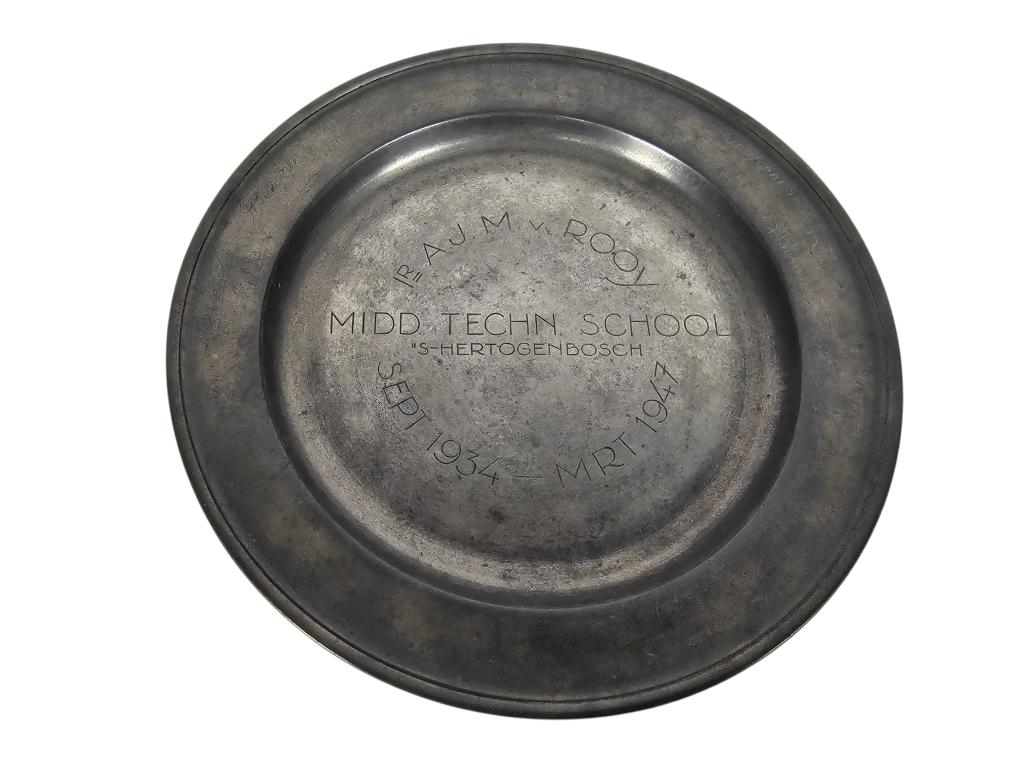 Gegoten tin met vlakke bodem - 'Midd. Techn. School' - 1947, Ophalen of Verzenden