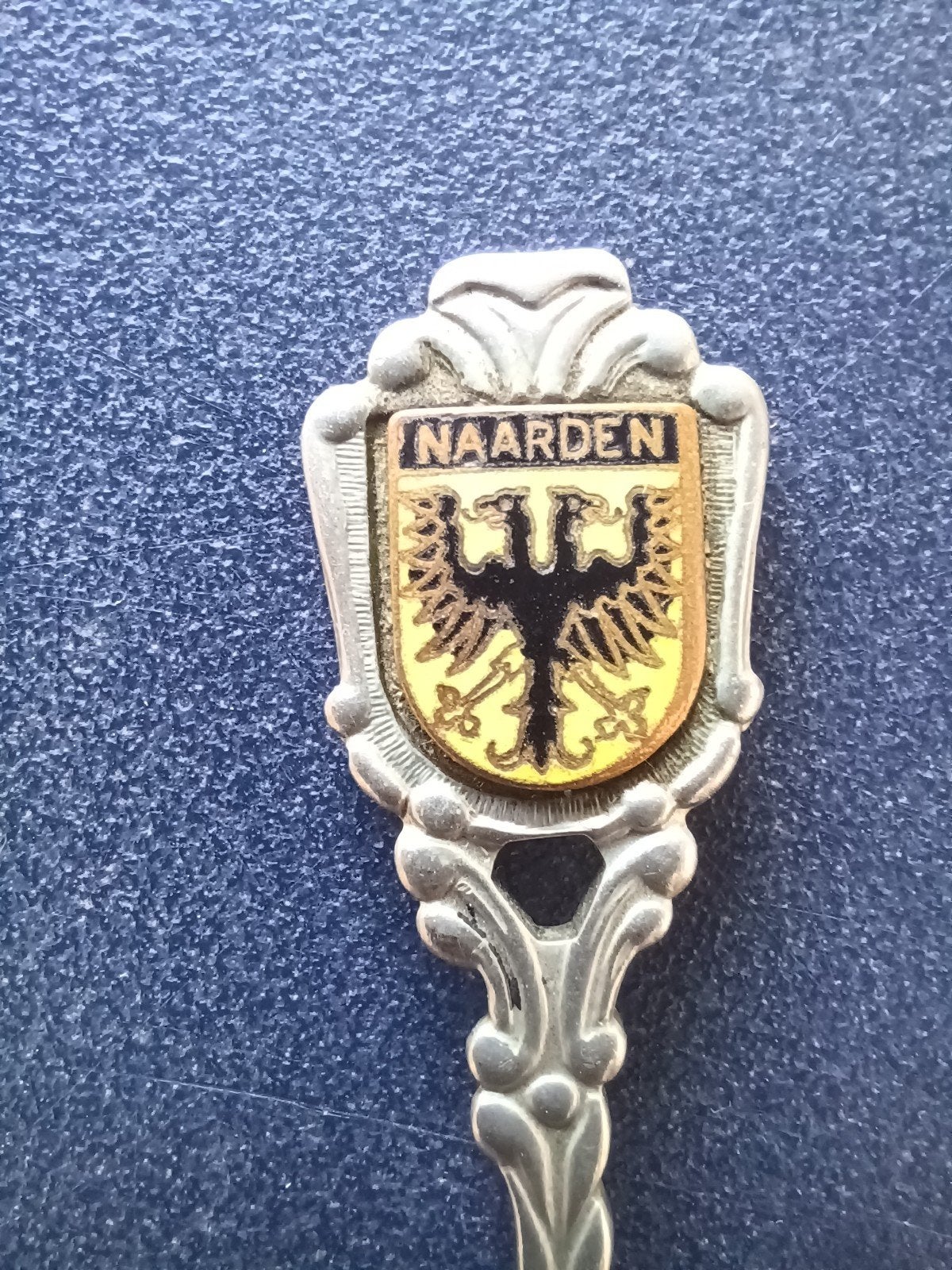 Theelepeltje Naarden (wapenschild, emaille), Antiek en Kunst, Antiek | Bestek, Ophalen of Verzenden
