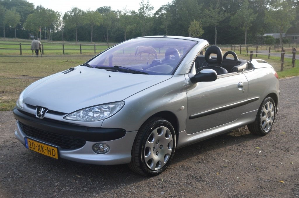 Peugeot 206 CC 2.0-16V Airco Leer APK Juli 2027 (bj 2001), Auto's, 13 km/l, 136 pk, Gebruikt, 4 cilinders