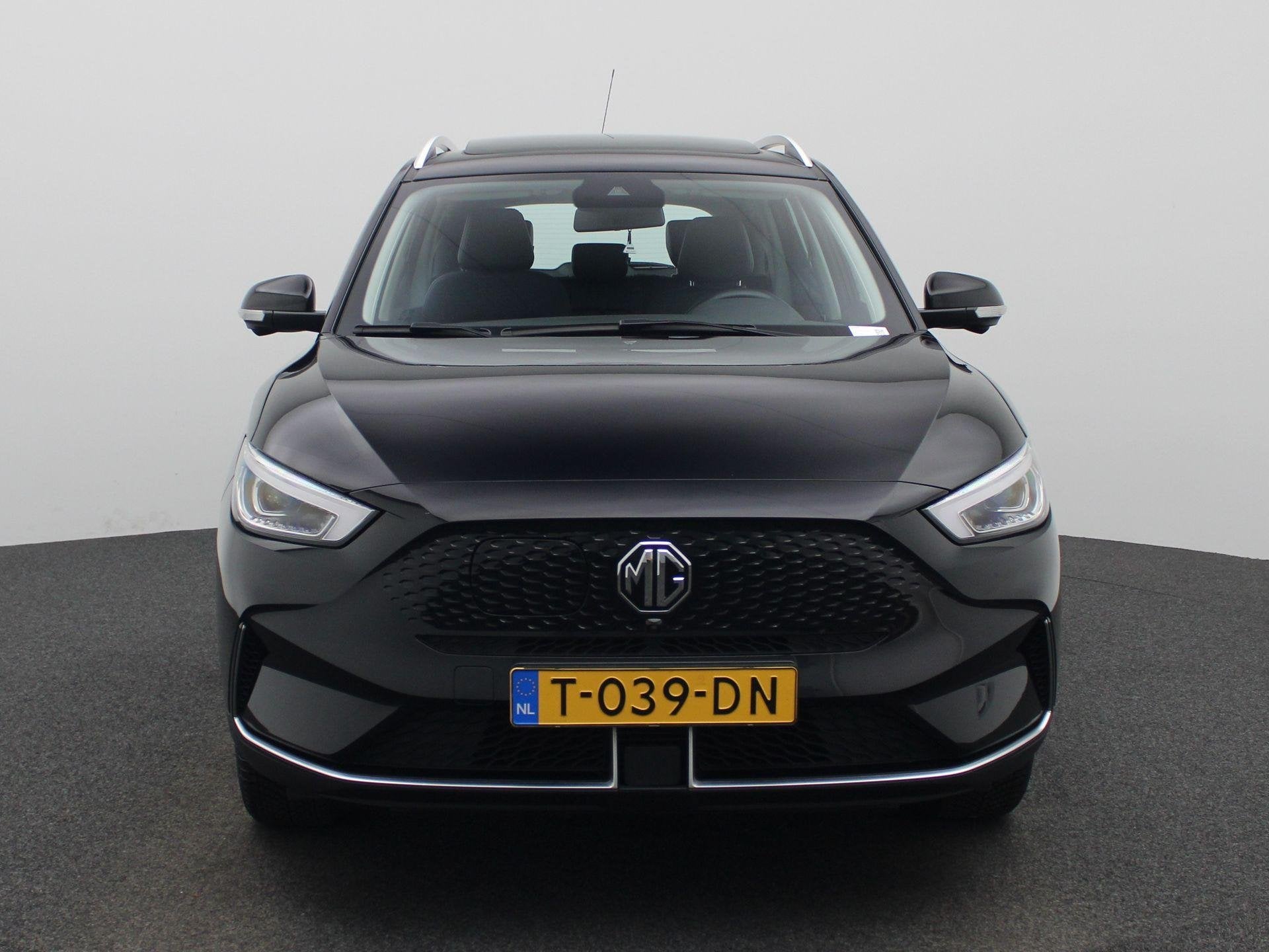 MG ZS EV Long Range Luxury 70 kWh, Auto's, 12 maanden, Gebruikt, ZS, Zwart