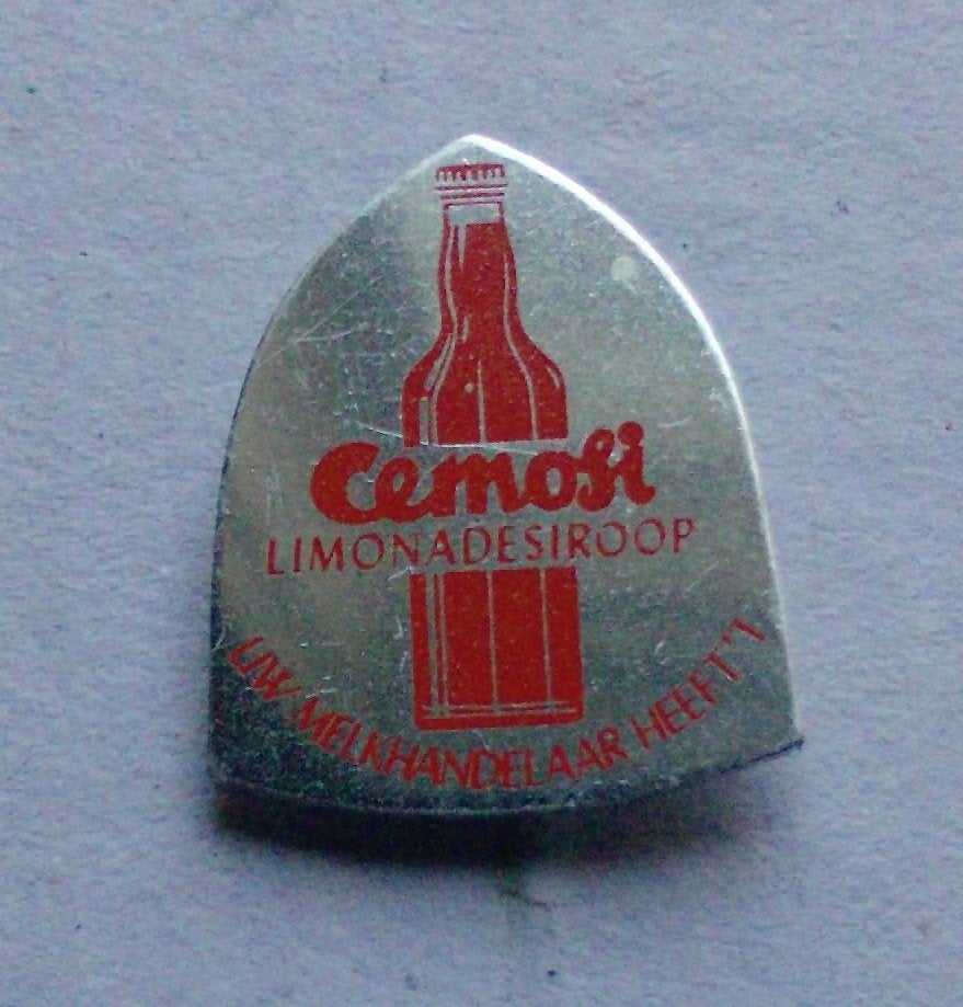Speldje Cemosi Limonadesiroop, Verzamelen, Ophalen of Verzenden, Zo goed als nieuw, Merk, Speldje of Pin