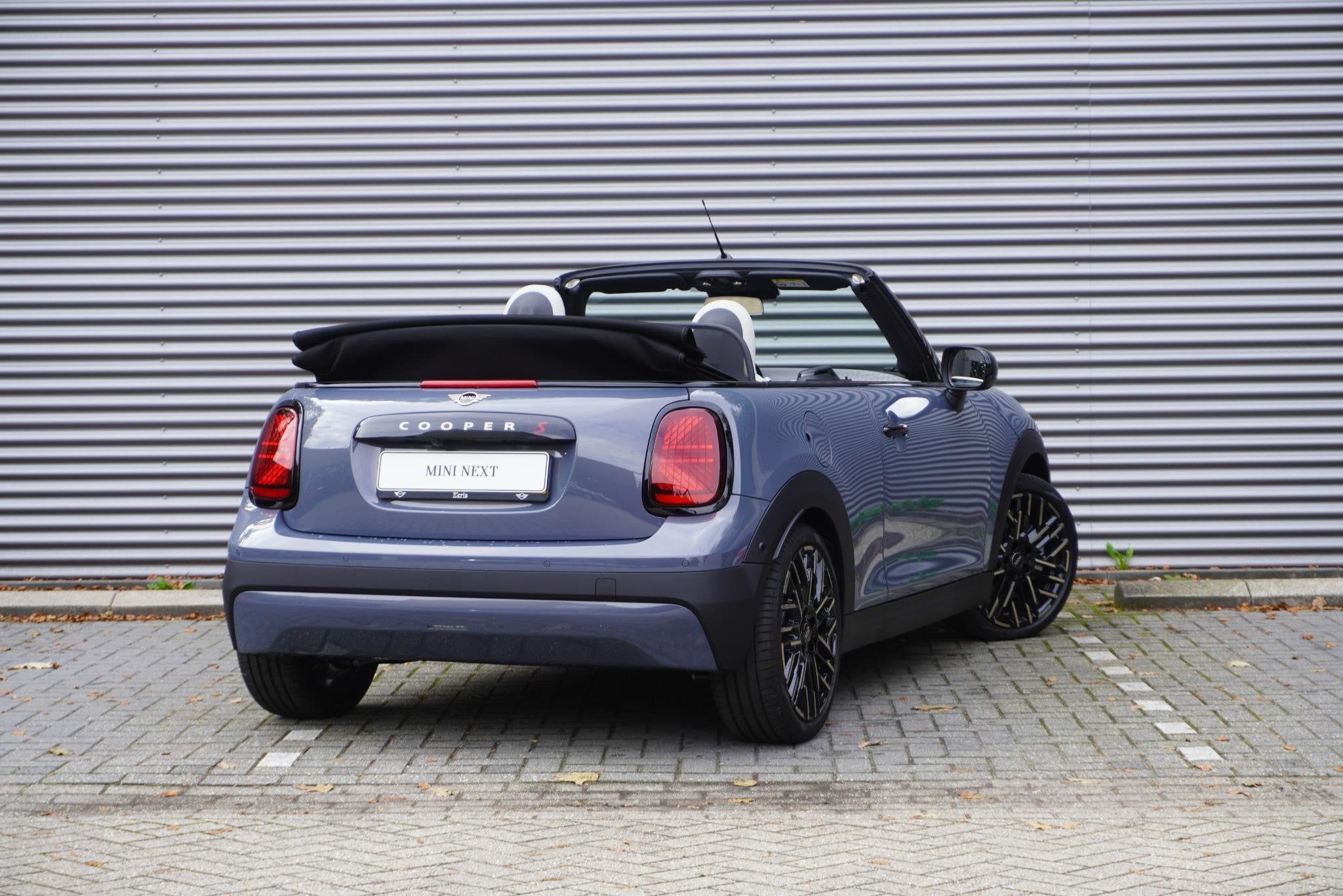 MINI Cabrio Cooper S | Pakket M | Driving Assistant | HIFI S, Auto's, 1998 cc, 15 km/l, 4 cilinders, 4 stoelen