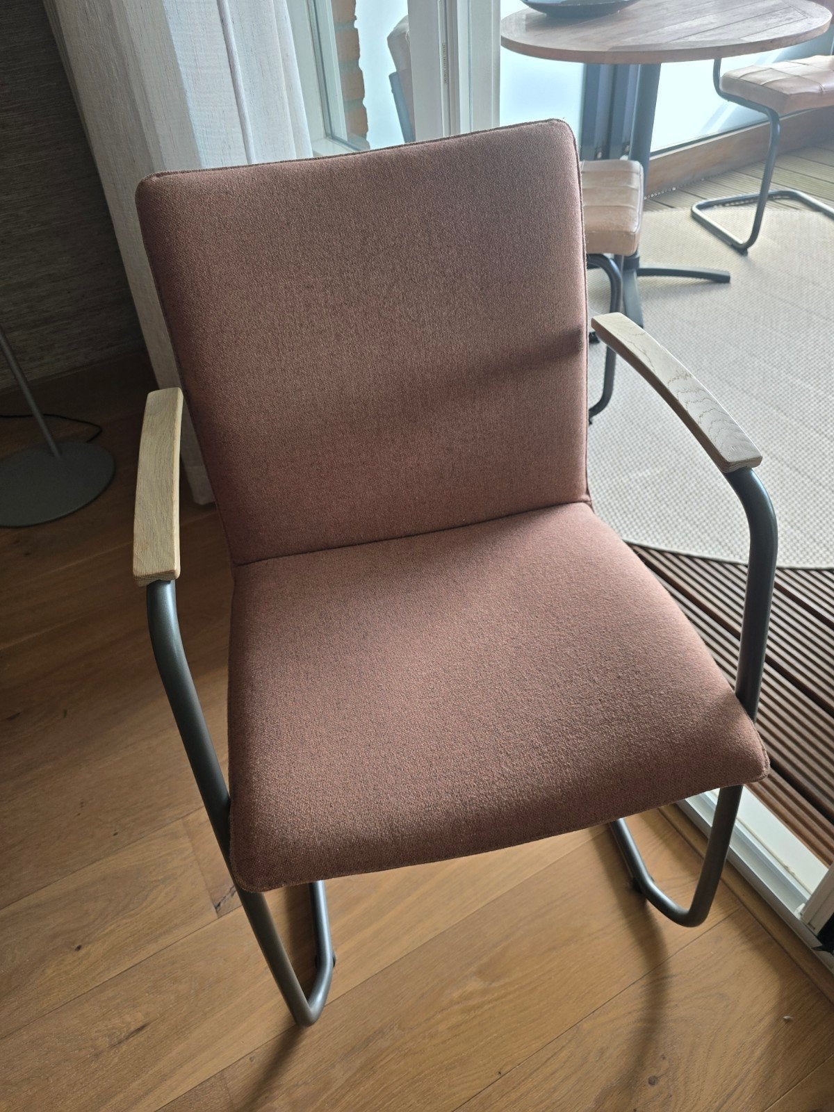 Leolux freyr eettafelstoelen, Huis en Inrichting, Ophalen, Overige kleuren, Scandinavisch, Zo goed als nieuw