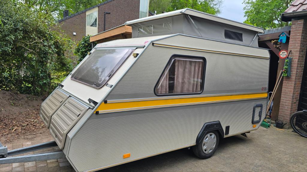KIP Kompakt 37EK 1990 - met vast zitje, Caravans en Kamperen, Caravans, Standaardzit, Schokbreker, Kip, Tot en met 2