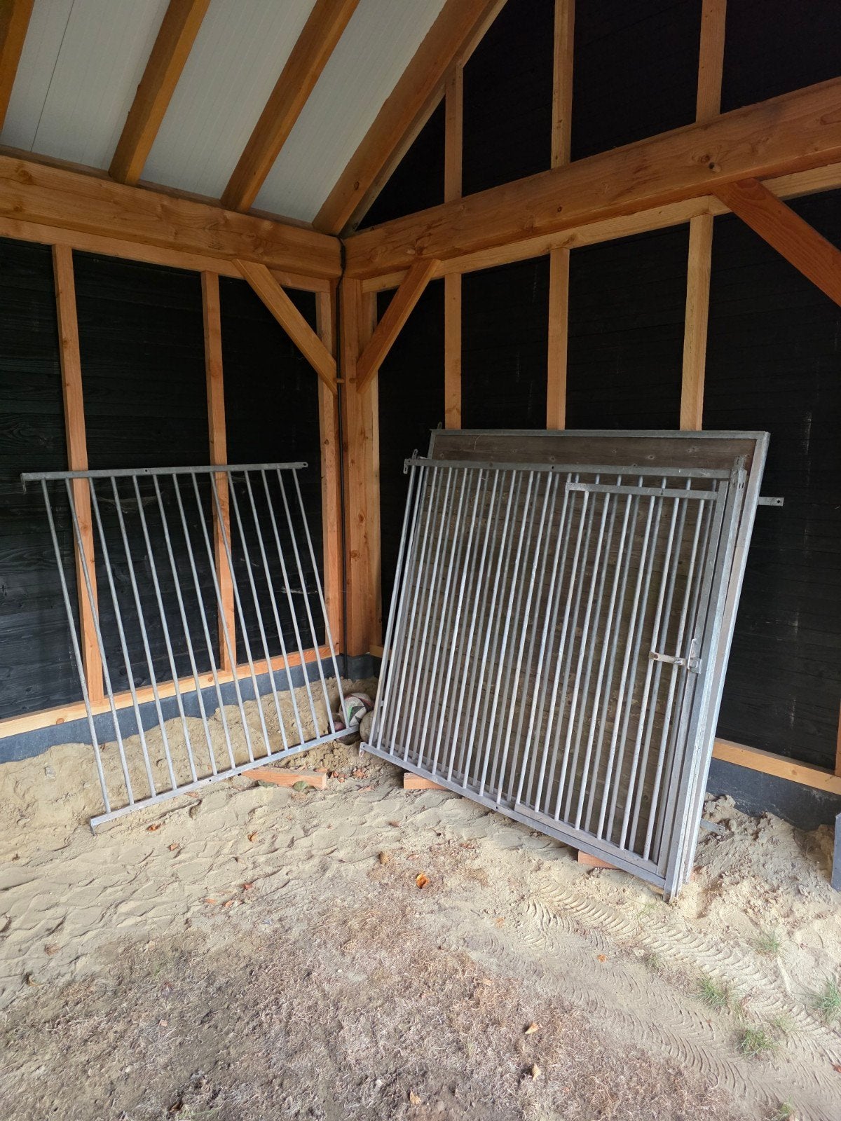 Kennel delen twee dichte/ drie open delen waarvan 1 met deur, Ophalen, Hondenkennel, 100 cm of meer, 110 cm of meer
