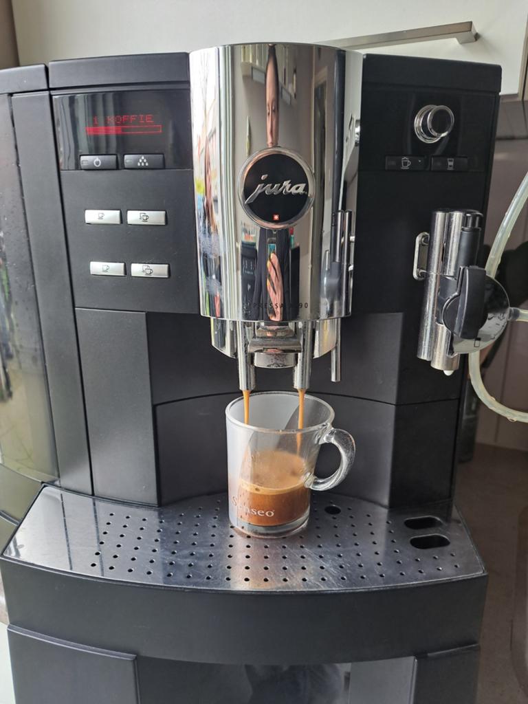 Jura xs 90 volautomaat, Witgoed en Apparatuur, Koffiezetapparaten, 10 kopjes of meer, Ophalen, Gebruikt, Koffiemachine
