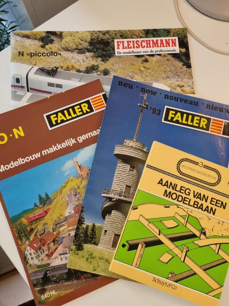 4 N spoor boekjes / folders Fleischmann Faller Schuyt, Ophalen of Verzenden, Gebruikt, Boek, Tijdschrift of Catalogus, Overige merken