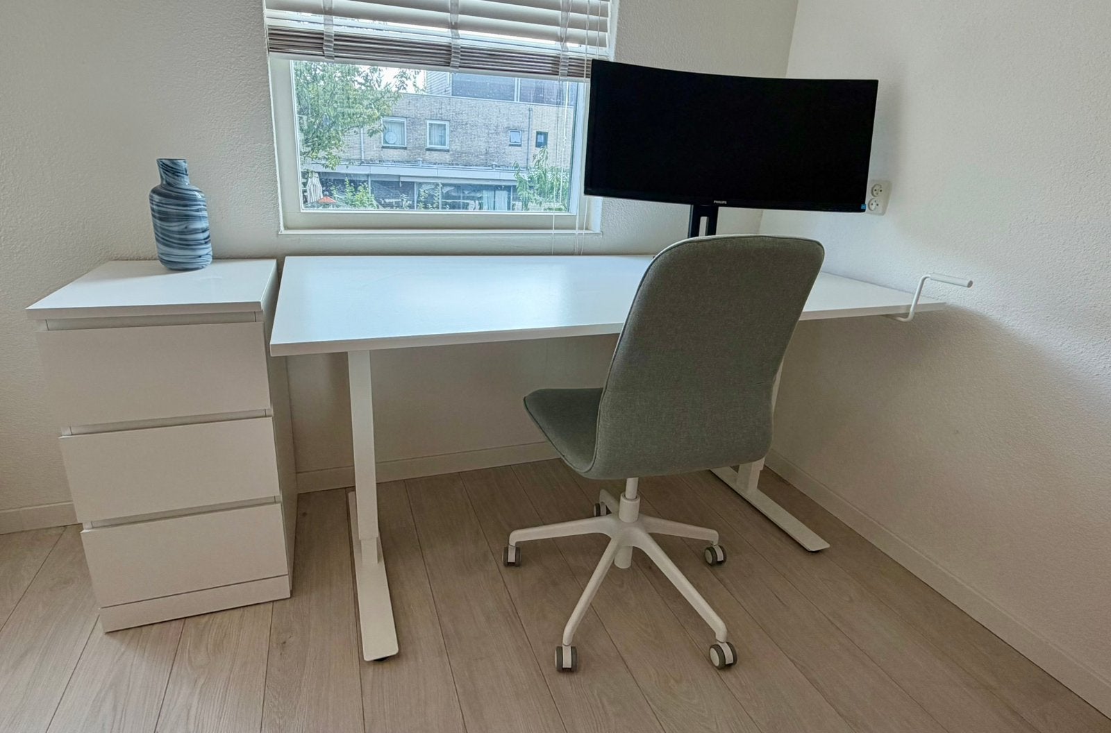 IKEA zit/sta bureau + stoel + kast – set – ongebruikt, Ophalen, In hoogte verstelbaar, Zo goed als nieuw, IKEA
