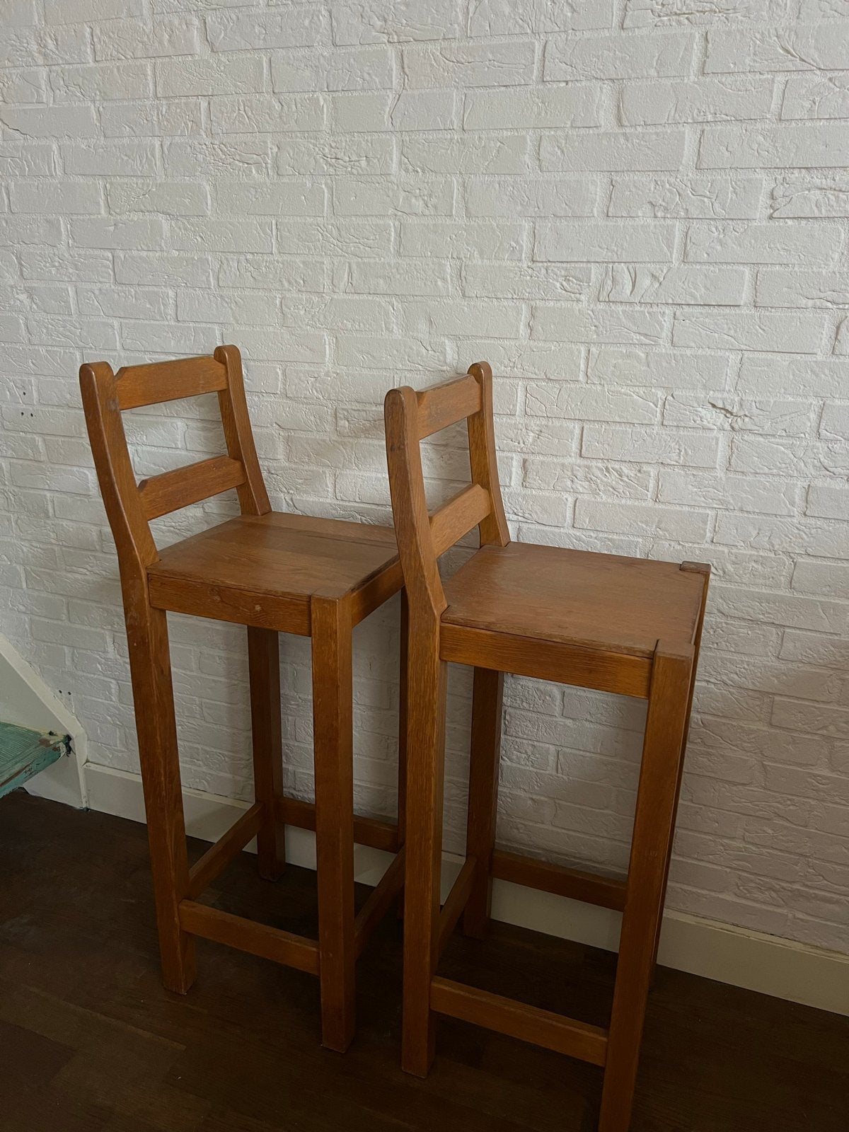 Set van 2 houten barkrukken met rugleuning, Ophalen, Gebruikt, Met voetsteun, 90 cm of meer