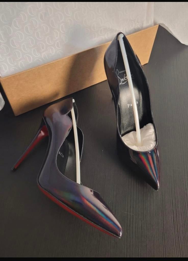 Limited edition Louboutin hakken, Kleding | Dames, Schoenen, Ophalen of Verzenden, Nieuw, Zwart, Sneakers of Gympen