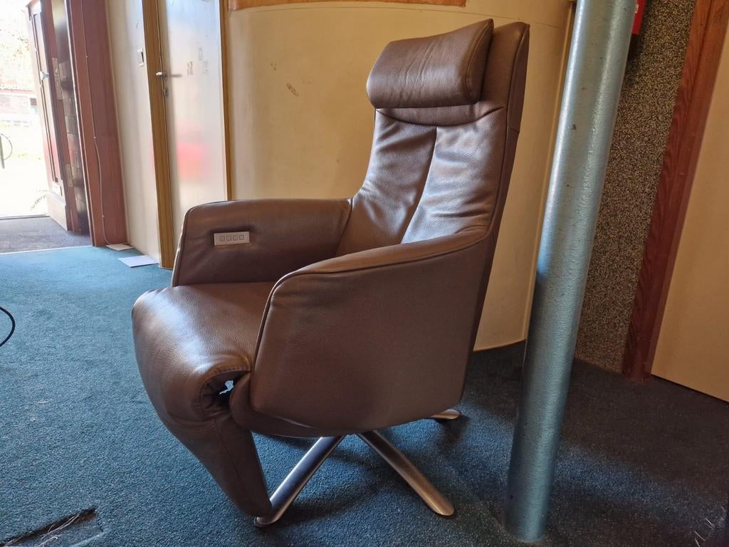 Bruine Twice elektrische fauteuil, Ophalen, Zo goed als nieuw, 50 tot 75 cm, Leer