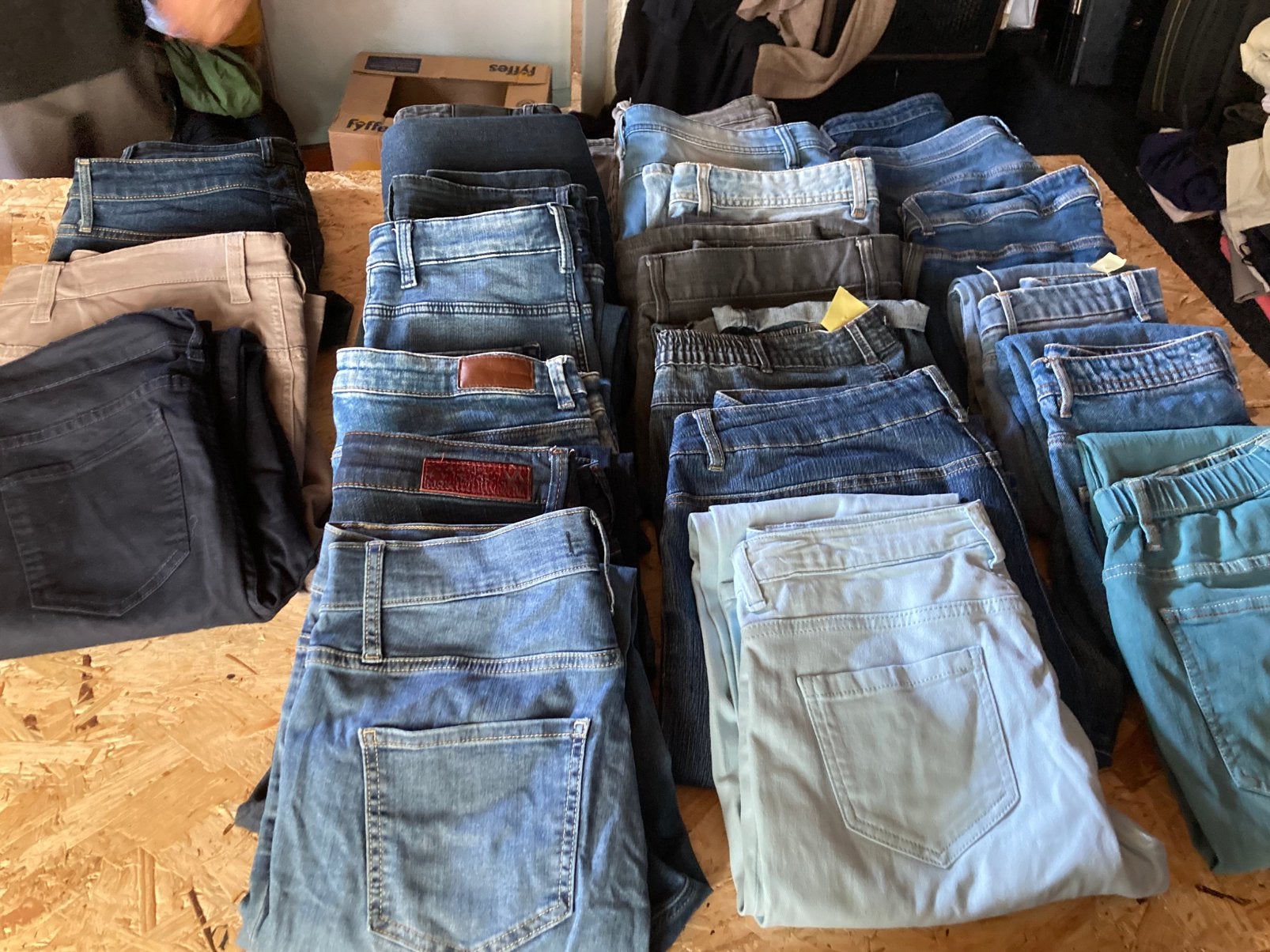 Partij jeans/spijkerbroeken M/V 24 stuks, Kleding | Heren, Spijkerbroeken en Jeans, Ophalen of Verzenden, Zo goed als nieuw, Blauw