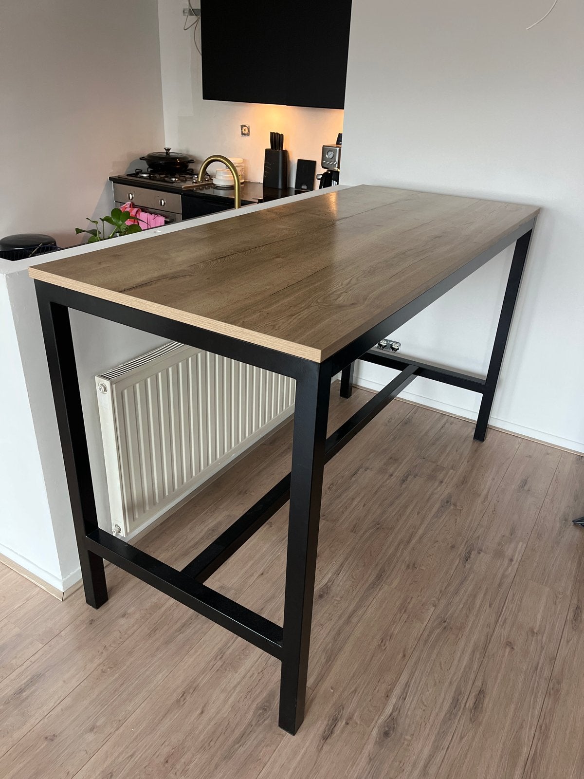 Stijlvolle bartafel met houten blad en metalen frame, Ophalen, 50 tot 100 cm, Zo goed als nieuw, 150 tot 200 cm