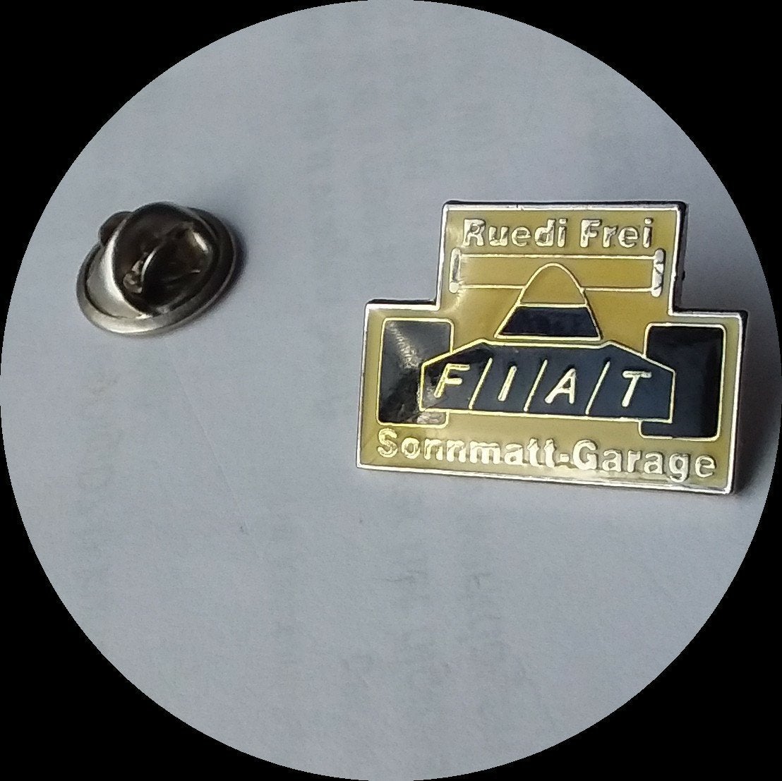 FIAT pin,  Sonnmatt Garage, Ophalen of Verzenden, Zo goed als nieuw, Transport, Speldje of Pin