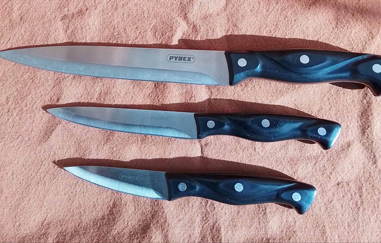 Pyrex messen in goede staat, Los bestek, Ophalen of Verzenden, Zo goed als nieuw, Rvs of Chroom