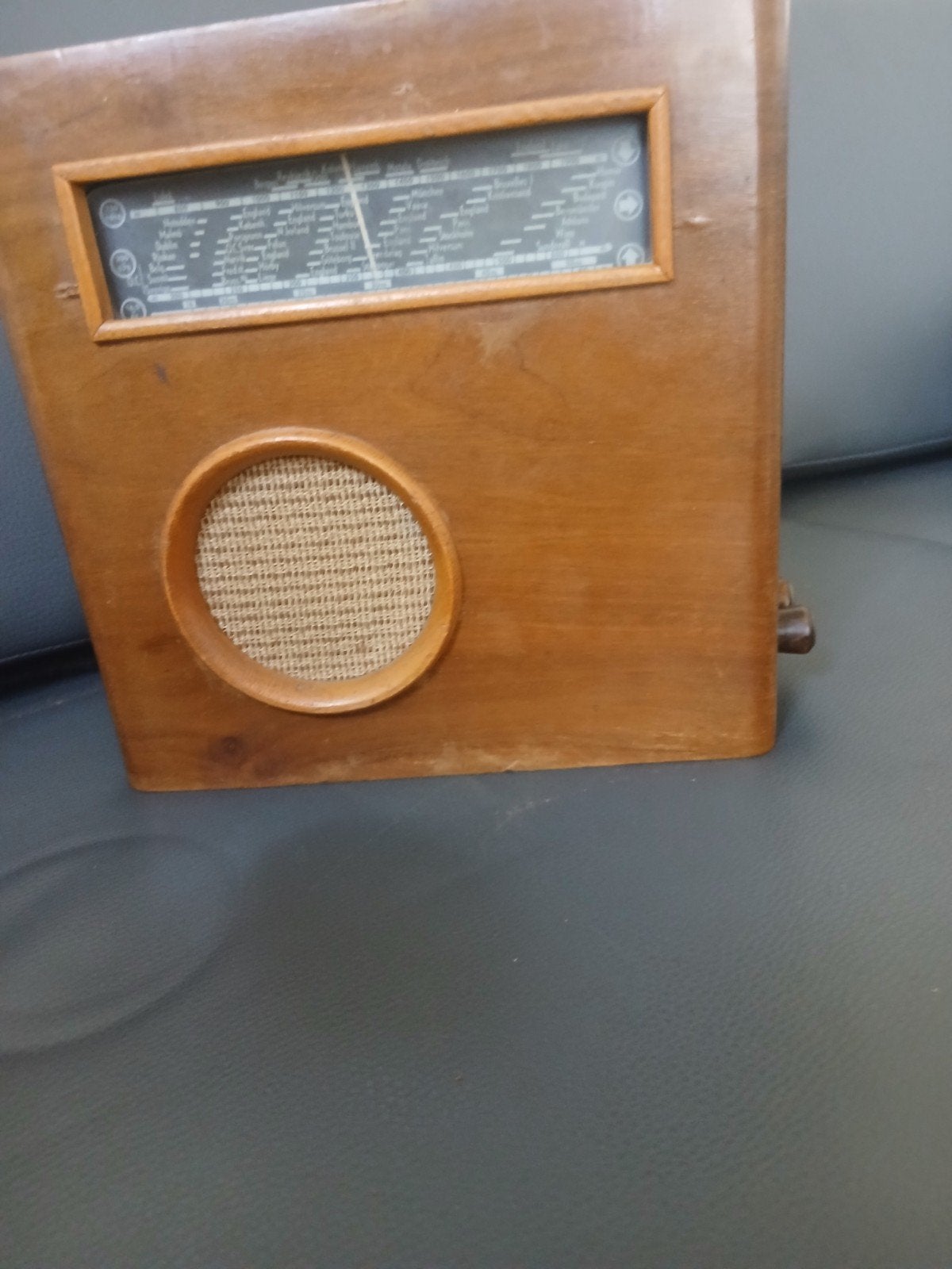 vintage houten buizenradio te zijn, die qua stijl sterk lij, Antiek en Kunst, Antiek | Tv's en Audio, Ophalen