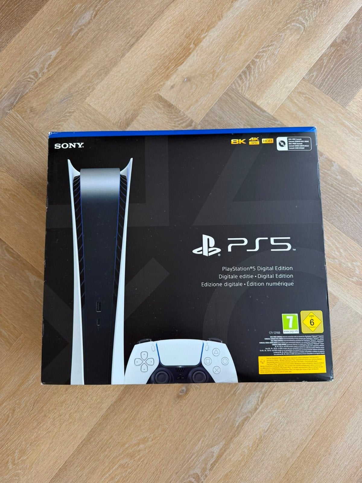 Ps5 normaal digital edition compleet met doos, Spelcomputers en Games, Spelcomputers | Sony PlayStation 5, Ophalen, Zo goed als nieuw
