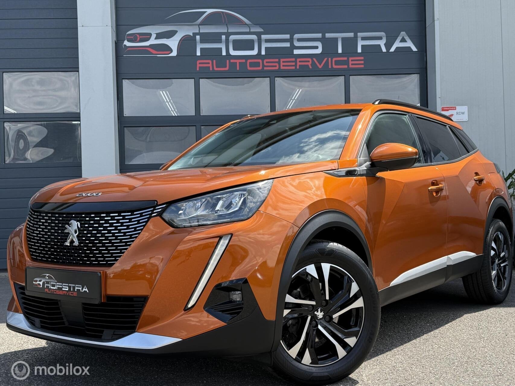 Peugeot 2008 1.2 PureTech Allure Pack Camera CarPlay 17inch, Auto's, Peugeot, Parkeersensor, 101 pk, Gebruikt, Euro 6