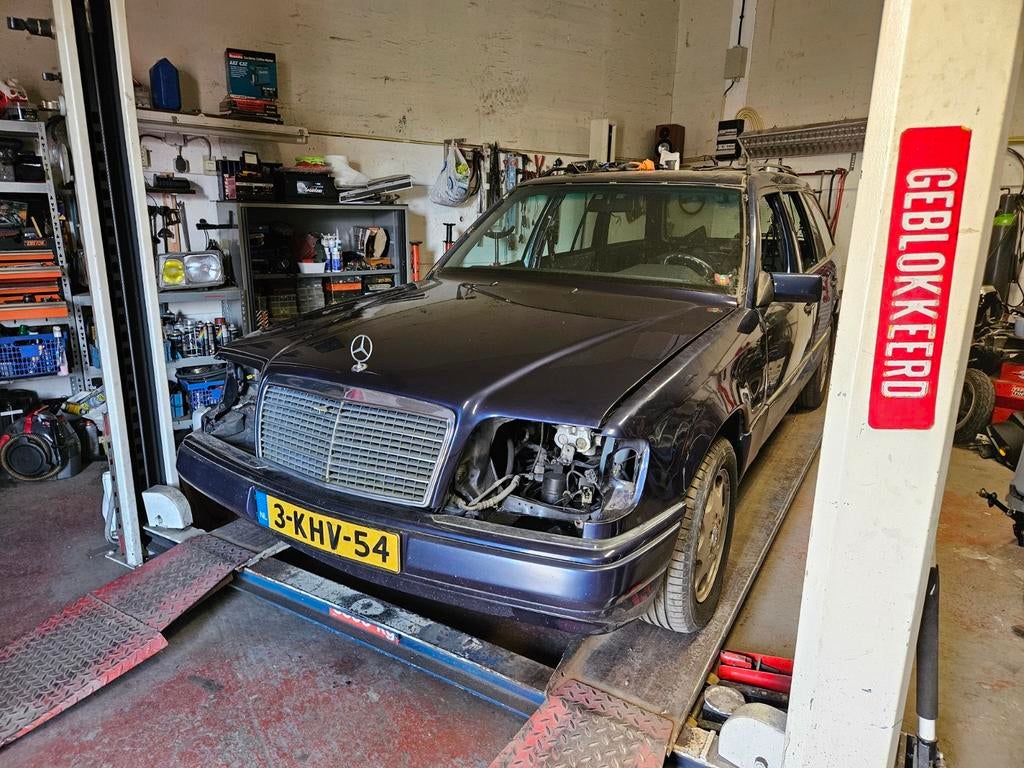 S124/W124 station combi in onderdelen, Ophalen