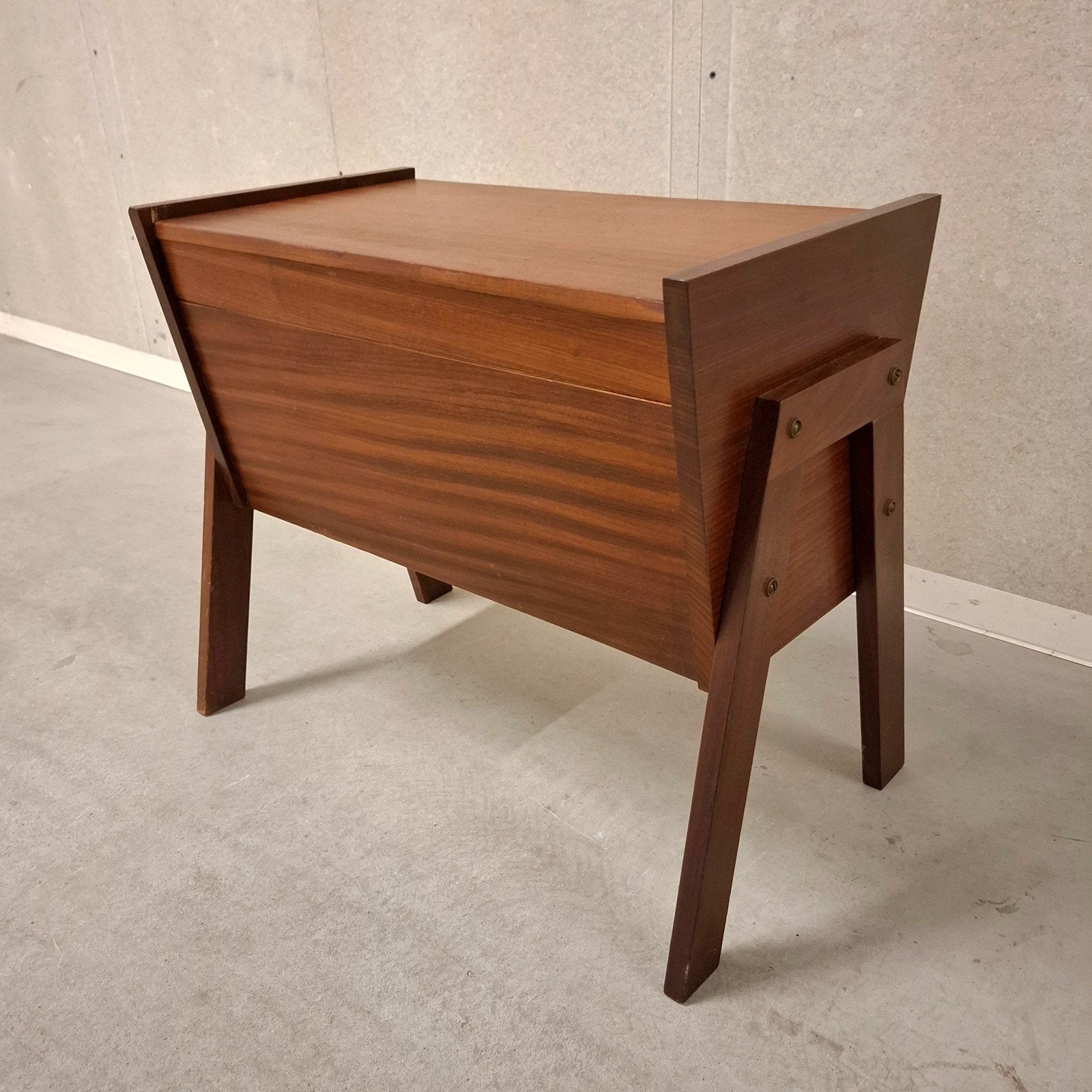 Vintage jaren 60 naaigerei meubel, Ophalen, Gebruikt