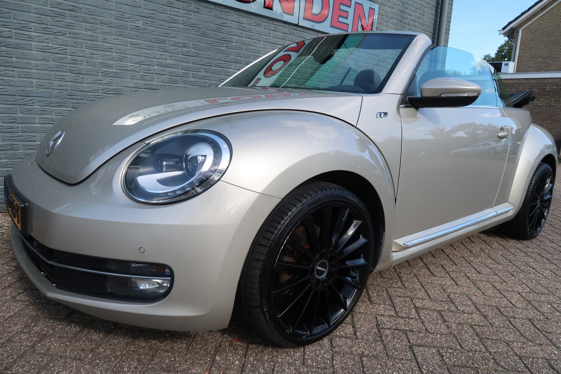 Volkswagen Beetle Cabriolet 1.2 TSI Design Bij ons bedrijf i, Auto's, Gebruikt, 4 stoelen, Leder, Bedrijf