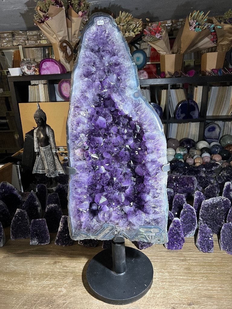 Amethist geode (30) van 37 kg, mooi hol en lila paars., Ophalen of Verzenden, Mineraal