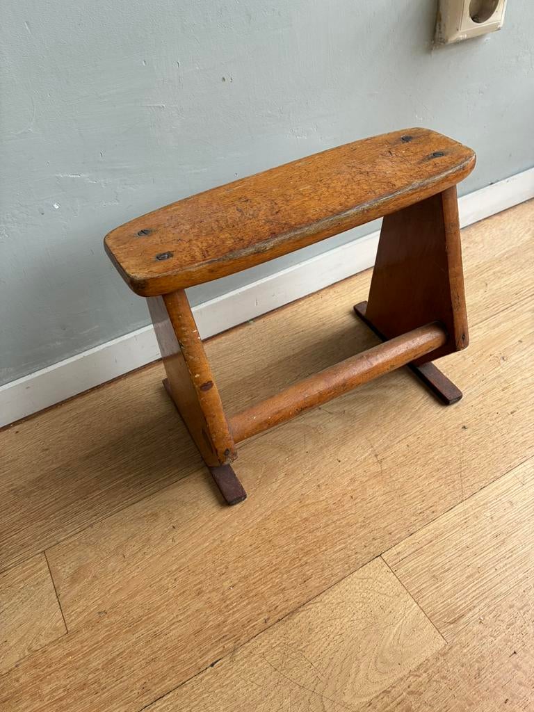 Antiek voetenbankje vensterbank krukje, Ophalen of Verzenden, Hout