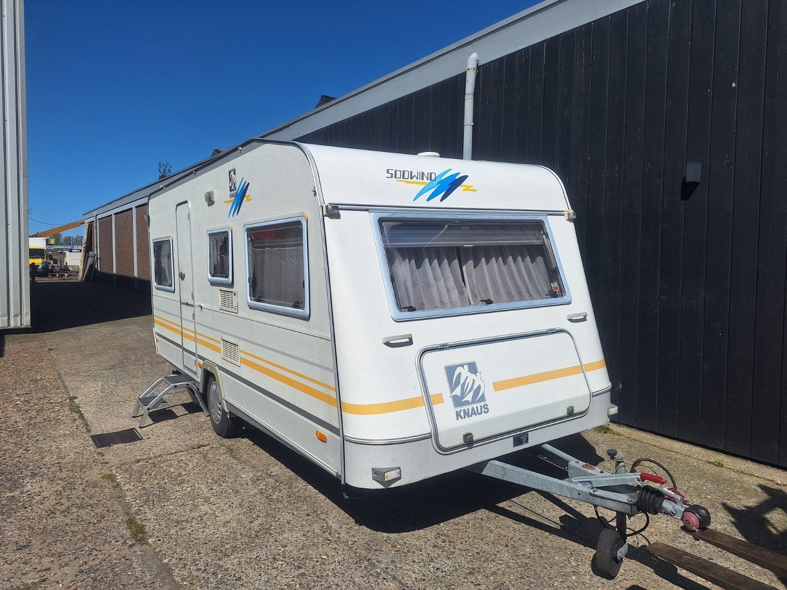 Knaus Sudwind 500 - Ruime caravan met rondzit, Caravans en Kamperen, Particulier, Kachel, Knaus