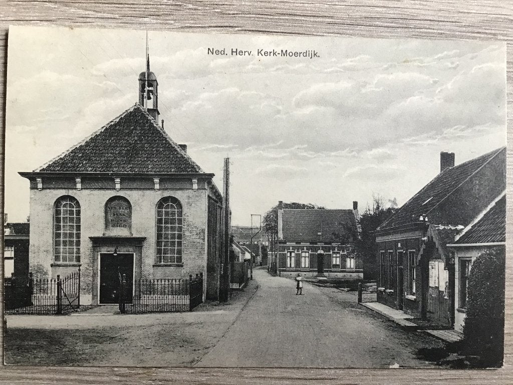 Oude Ansichtkaart Ned. Herv. Kerk Moerdijk 1931, Verzamelen, Ansichtkaarten | Nederland, Ophalen of Verzenden, 1920 tot 1940, Gelopen