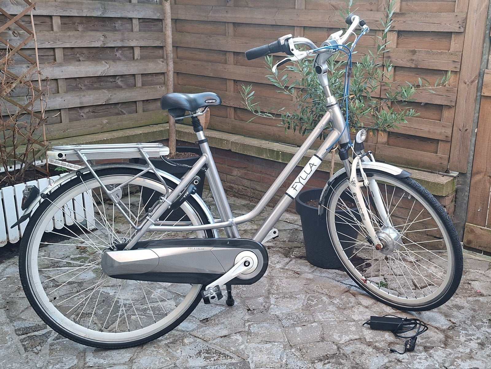 Fyllla elektrische fiets - batterij defect, lichtgewicht, Fietsen en Brommers, Elektrische fietsen, Ophalen of Verzenden, Gebruikt