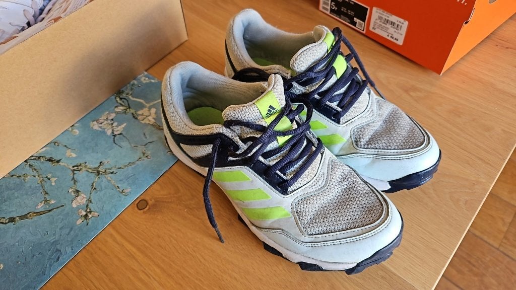 Adidas Hockeyschoenen buiten, kunstgras, wit, maat 39,5, Ophalen, Gebruikt, Schoenen