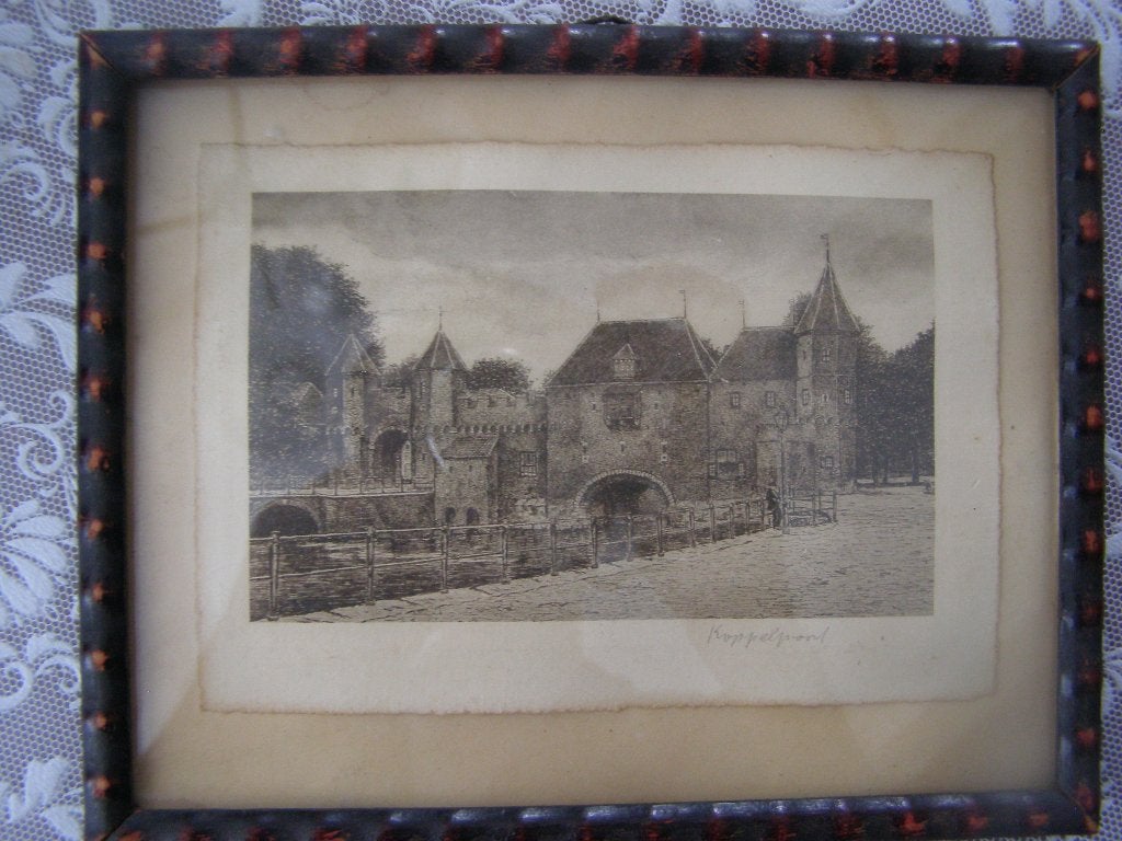 gravure De Koppelpoort Amersfoort, ingelijst 19x15 cm., Stadsgezicht, Ophalen of Verzenden, 13 cm, 1900 - 1949