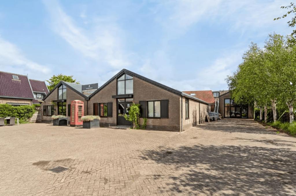 1.100m² te huur; detailhandel, kantoor, bedrijf-opslagruimte, 1100 m², Huur, Bedrijfsruimte