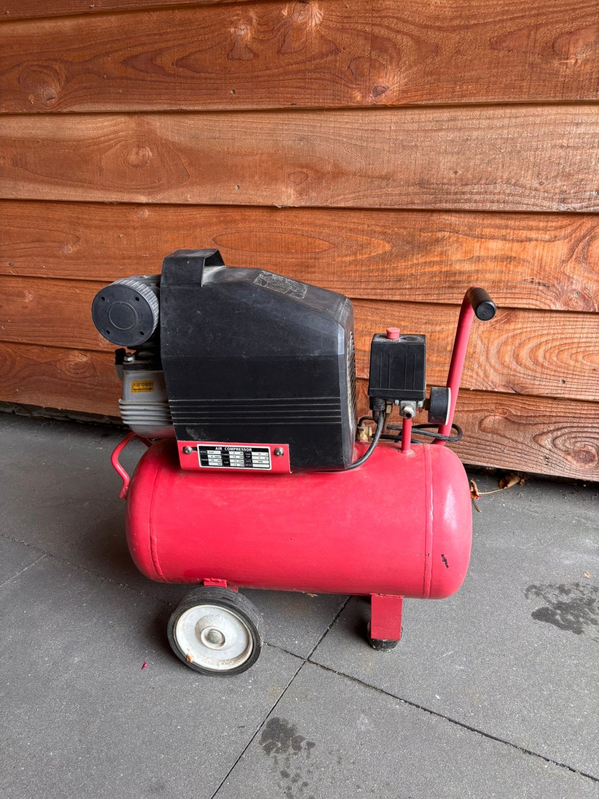 Compressor 24 liter, lees tekst!, Doe-het-zelf en Verbouw, Ophalen, Gebruikt, 6 tot 10 bar, Minder dan 200 liter/min