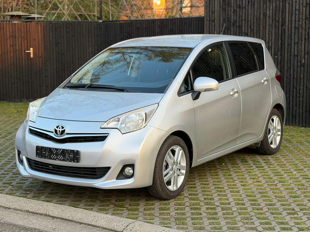 Toyota verso-s 1.3 Multidrive CVT Automaat/Camera/Trekhaak, Auto's, Toyota, Automaat, Euro 5, Stof, Zwart