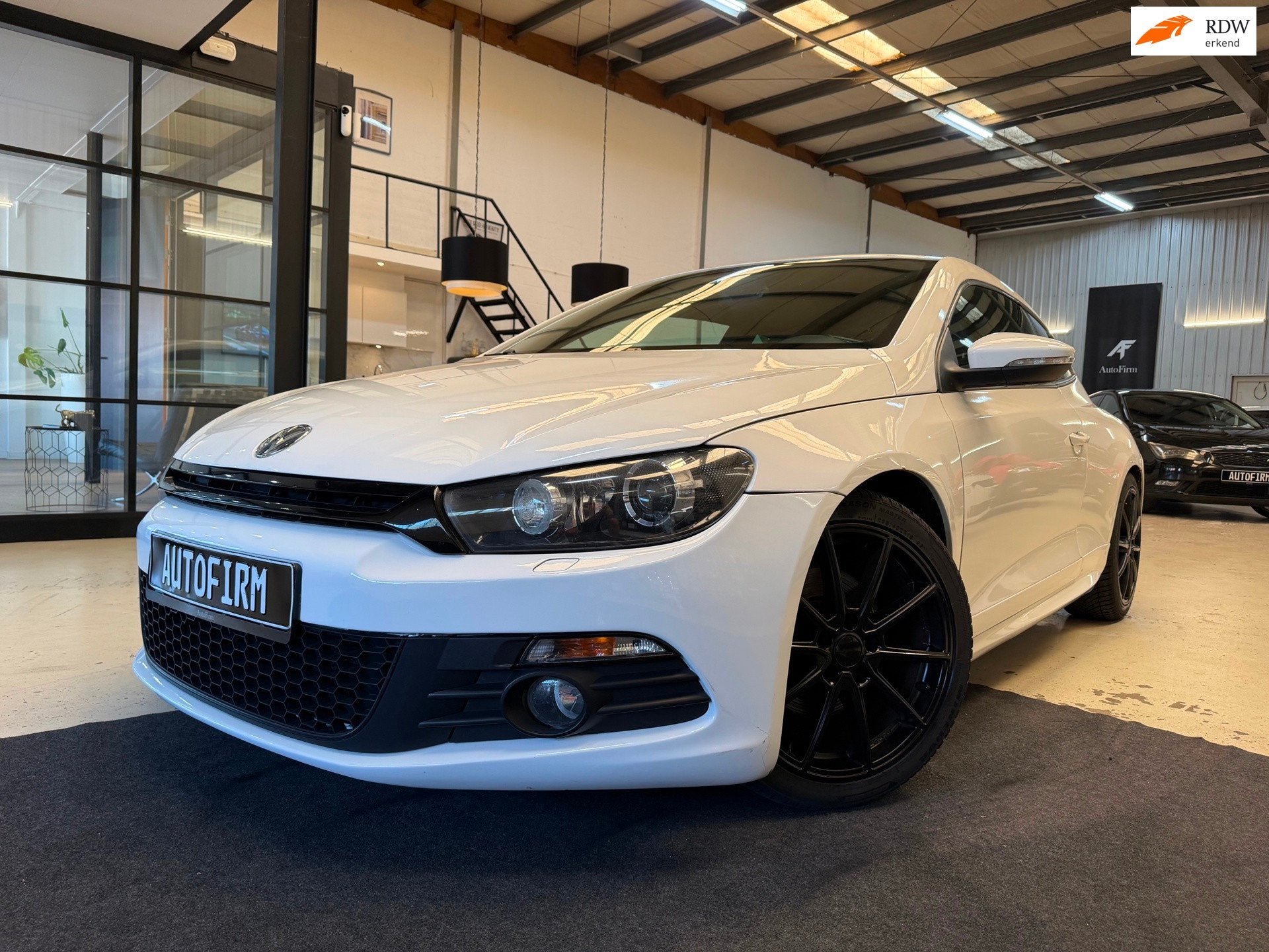 Volkswagen Scirocco 1.4 TSI 160 PK Dealer onderhouden R-line, Voorwielaandrijving, Gebruikt, Zwart, 4 cilinders