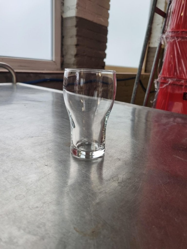 Te koop: Hele partij grote cola stapelglazen in kratten, Ophalen, Zo goed als nieuw, Frisdrankglas