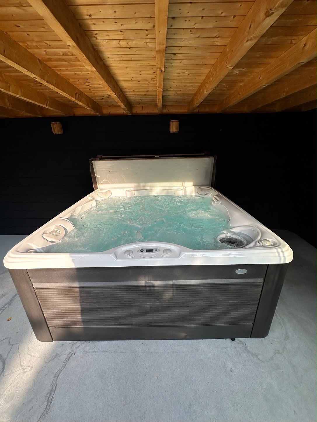 Jacuzzi Caldera Palatino 6-persoons 45 jets - Zeer Zuinig, Ophalen, 200 tot 300 cm, Vierkant, Zo goed als nieuw
